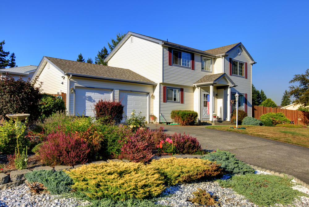 How Regular Lawn Maintenance Enhances Curb Appeal Year-Round